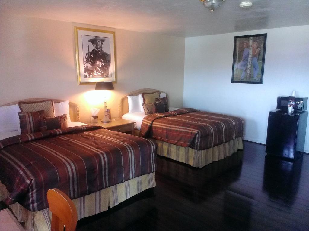 كينغمان El Trovatore Motel الغرفة الصورة