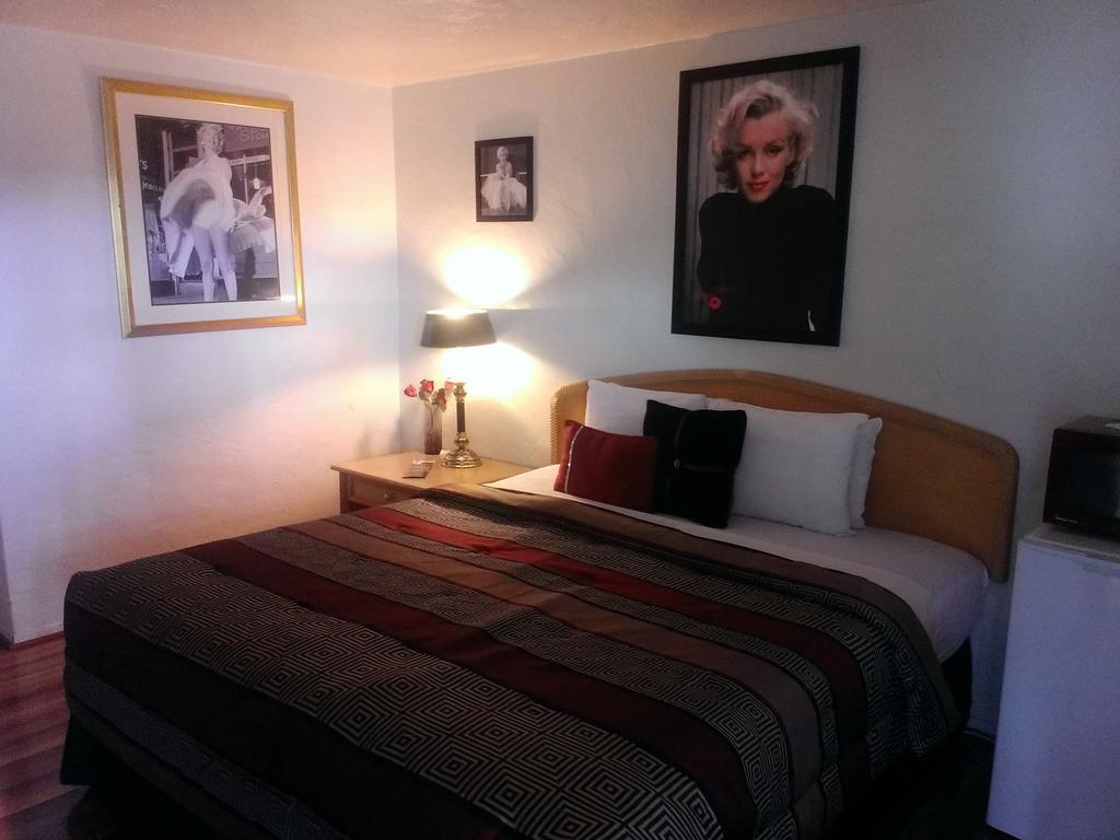 كينغمان El Trovatore Motel الغرفة الصورة